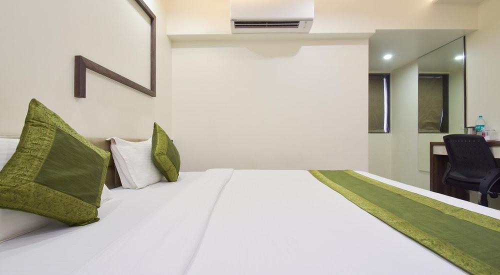 Hotel Palliate Ahmedabad Exterior photo