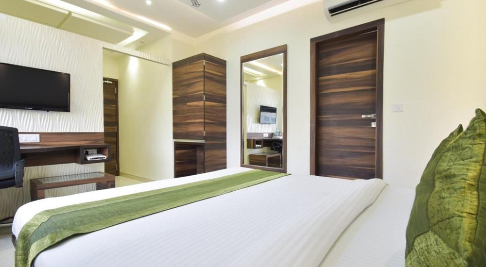 Hotel Palliate Ahmedabad Exterior photo